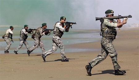 Irán experimenta nuevas armas durante una maniobra